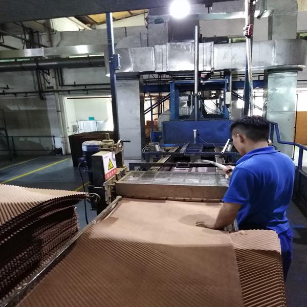 濕簾紙墩子機(jī)人工操作